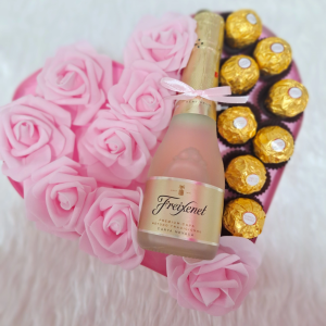 Corazón de rosas con ferrero y cava