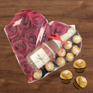 Corazón de rosas rojas con ferreros y cava